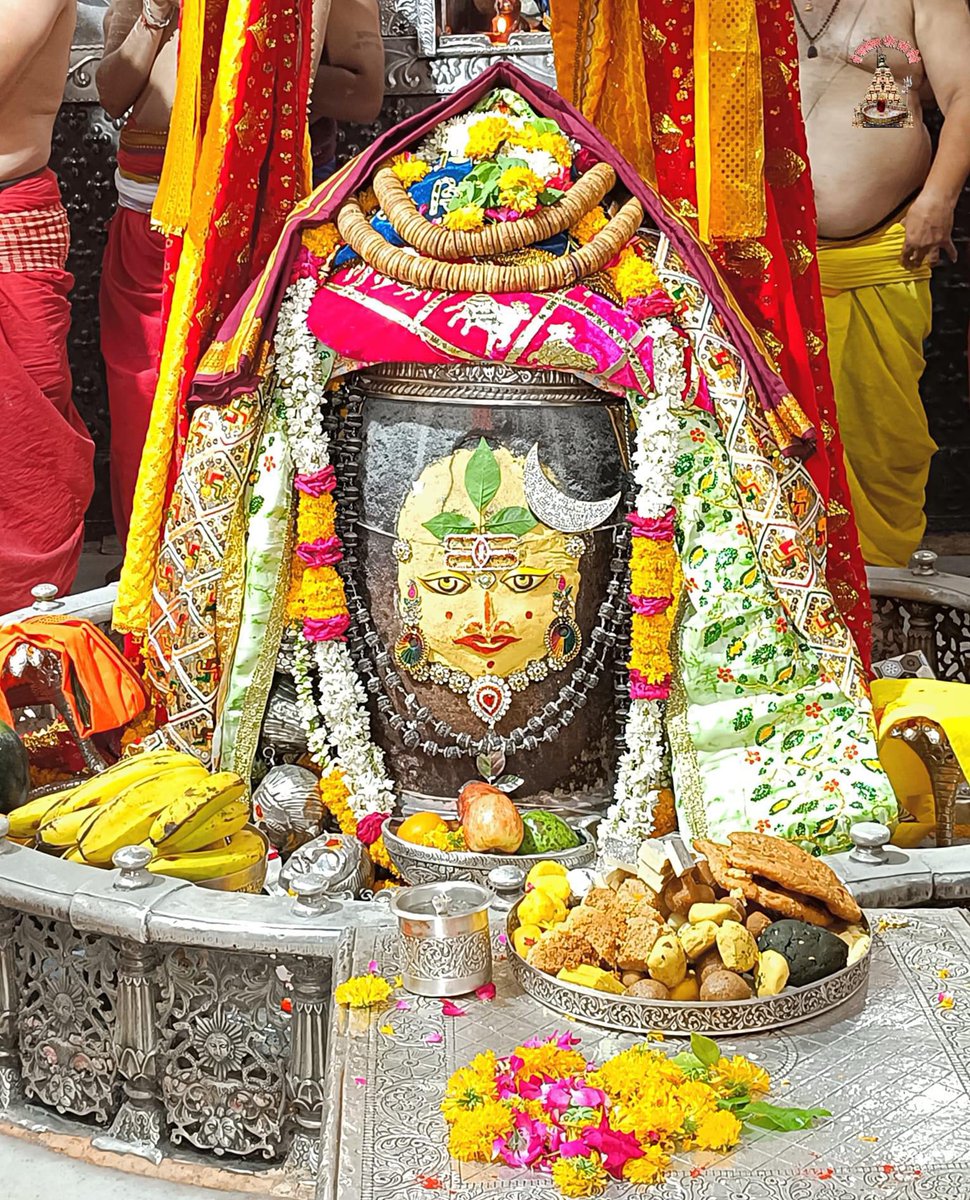 12Jyotirling's tweet photo. श्री महाकालेश्वर ज्योतिर्लिंग जी के आज के भस्म आरती श्रृंगार दिव्य दर्शन 03.06.2024 https://t.co/H2yphnL0k6