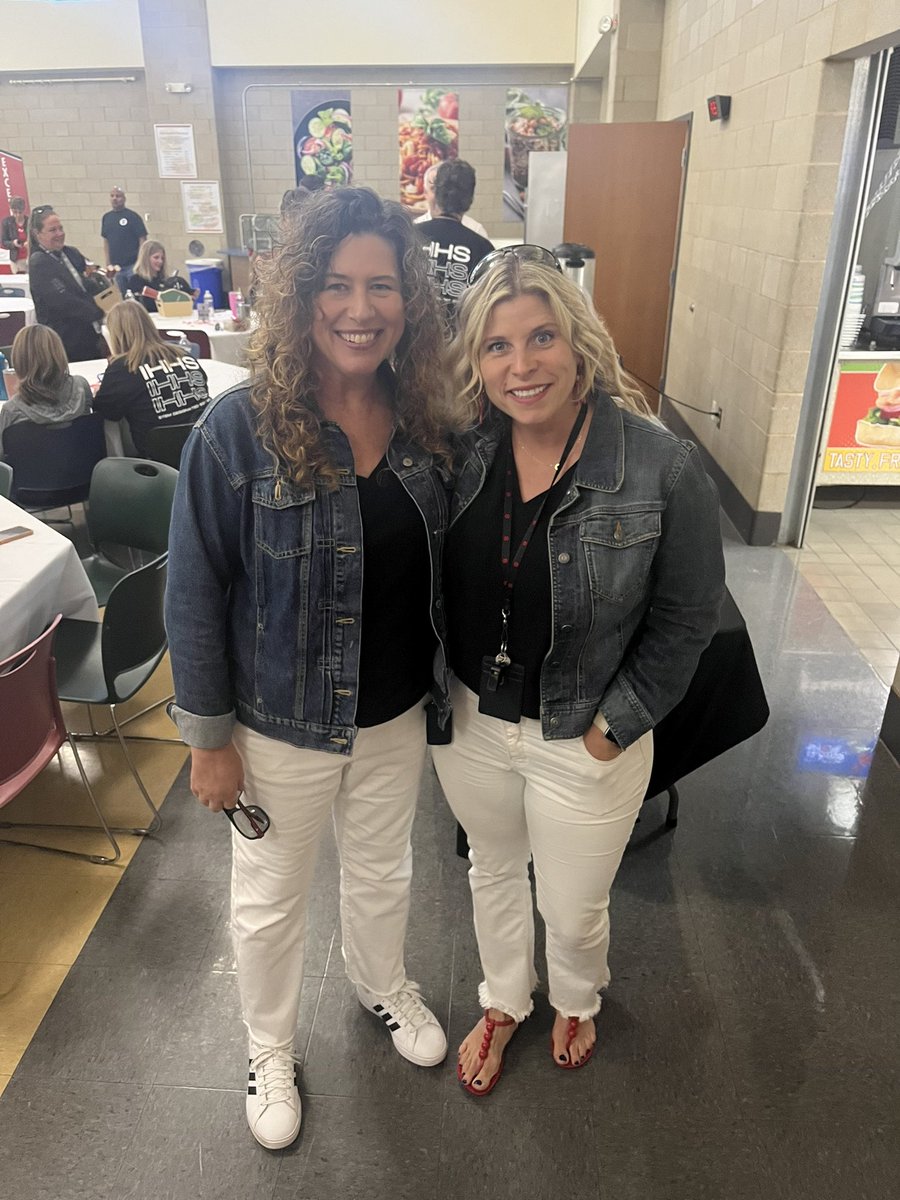 Melissa Stewart (@ihteachandlearn) on Twitter photo Twinning on last day for teachers. Twinning on last day for teachers.