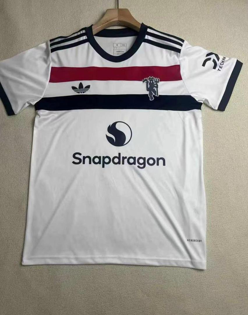 yourkitz's tweet image. New Manchester United third kit