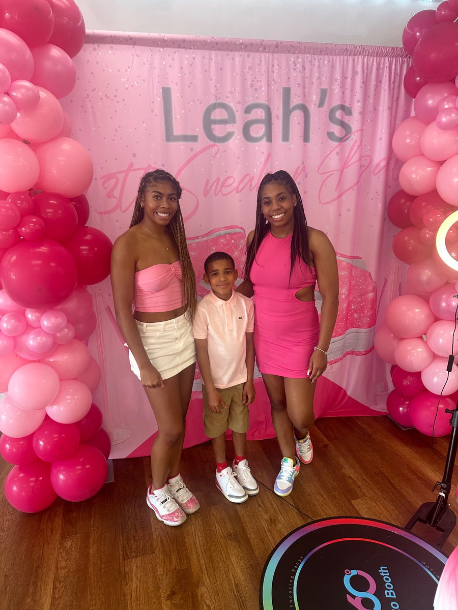 Me and my siblings at my cousins 13th pink bday party❤️