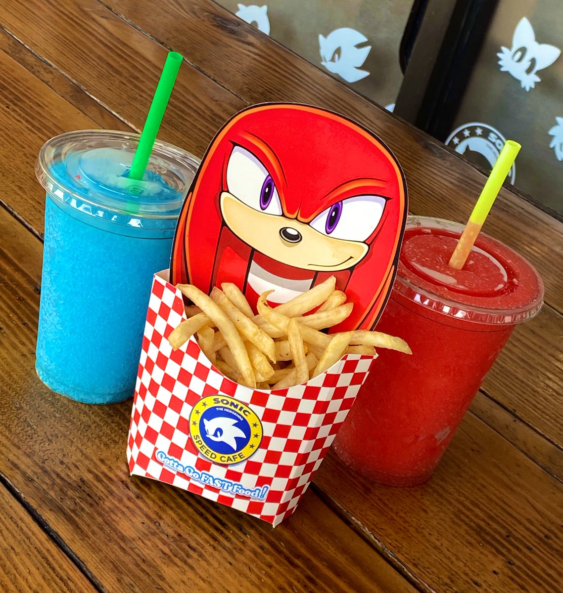 at the sonic cafe pop-up with cheri and dani hehehe!