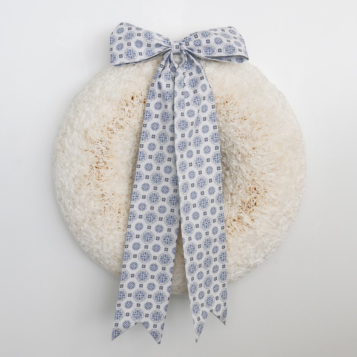 knotandspool's tweet image. Transform your decor with Knot + Spool Bows! High-quality designer fabrics. Check out the photo for a preview of our new collection! 🎀  #KnotAndSpool #DesignerBow