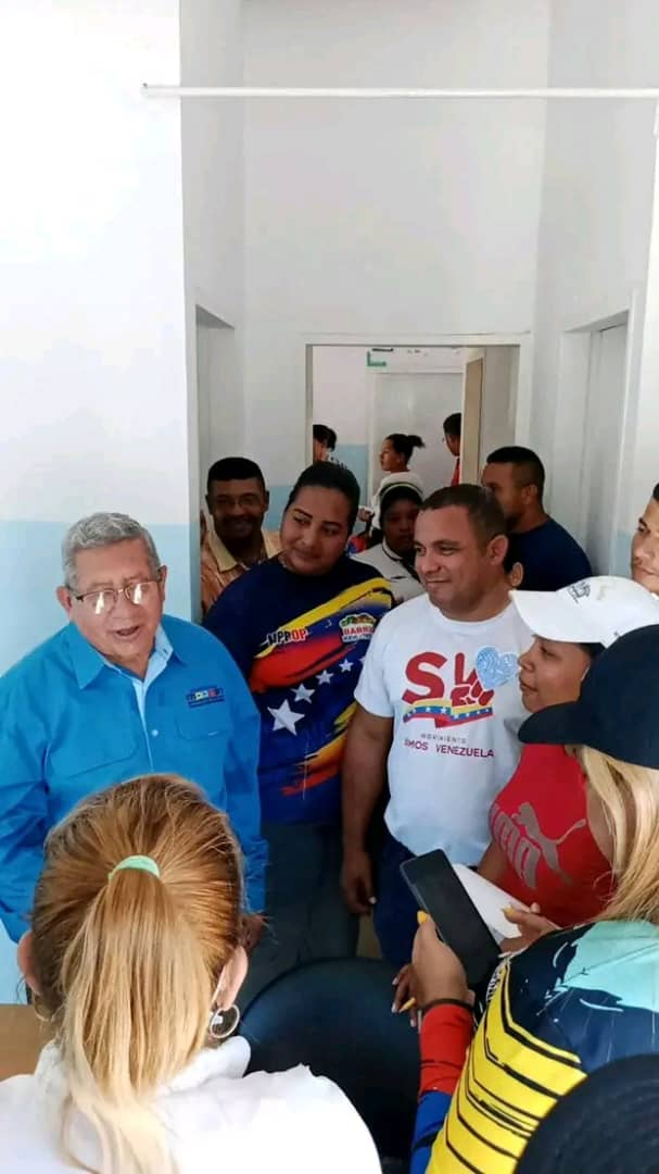 tss__ve's tweet photo. #InfoTSS ll Jornada Amor en Acción a las Víctimas del Bloqueo, llevó atención social a más 315 familias de la parroquia Ayacucho del estado Sucre, con la participación del el viceministro de Previsión Social, Rafael Ríos.
#LikePaNicolás https://t.co/F7vysj8euz
