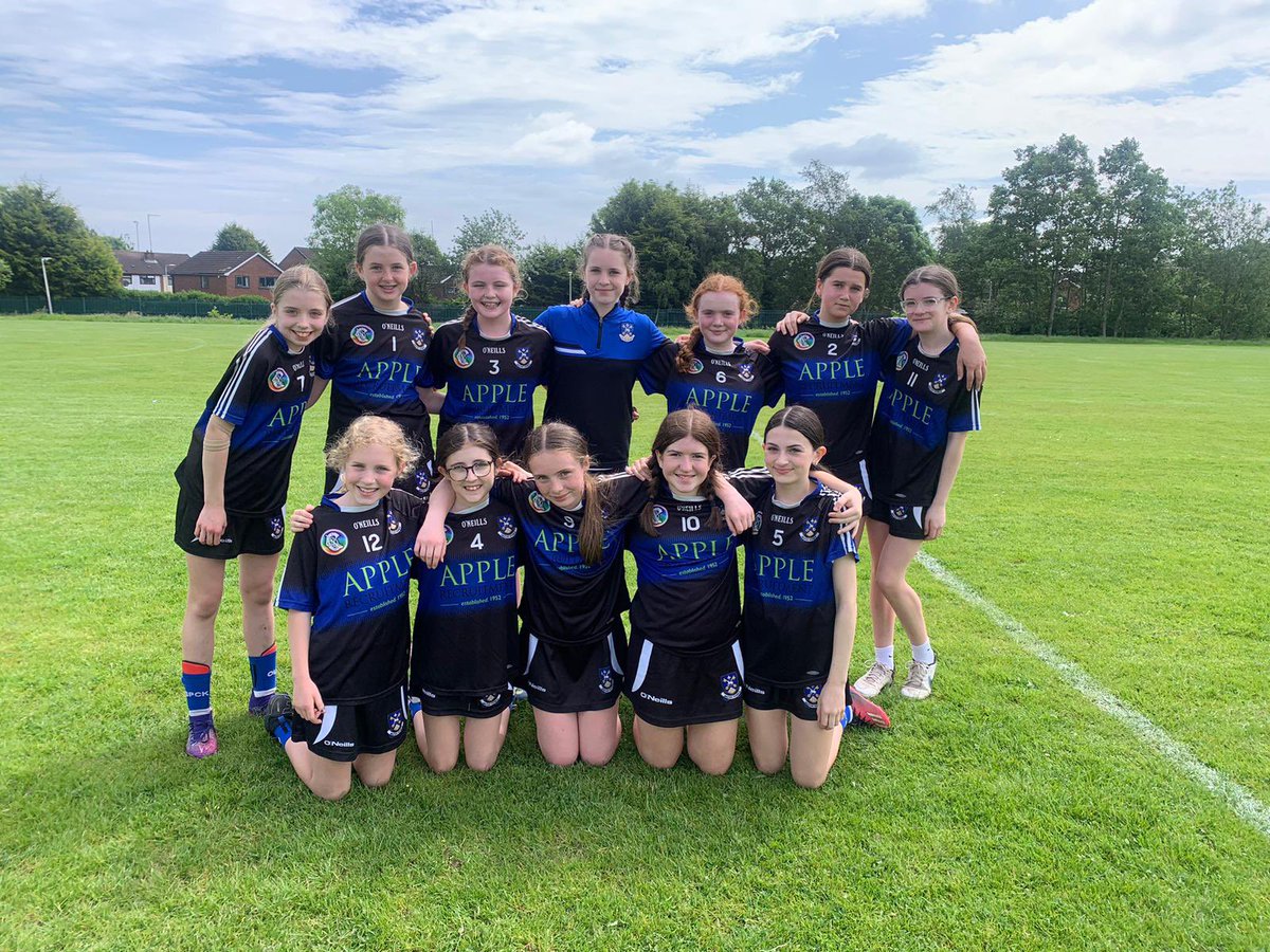 OLSPCKPE's tweet image. Well done to our year 8 camogs who played in the @UlsterPPCamogie cup blitz on Friday. The girls made it through to the semi final but were beaten by a very good St Patrick’s Dungiven! Thanks to all the organisers it was a great day! #teamknock 💙🖤