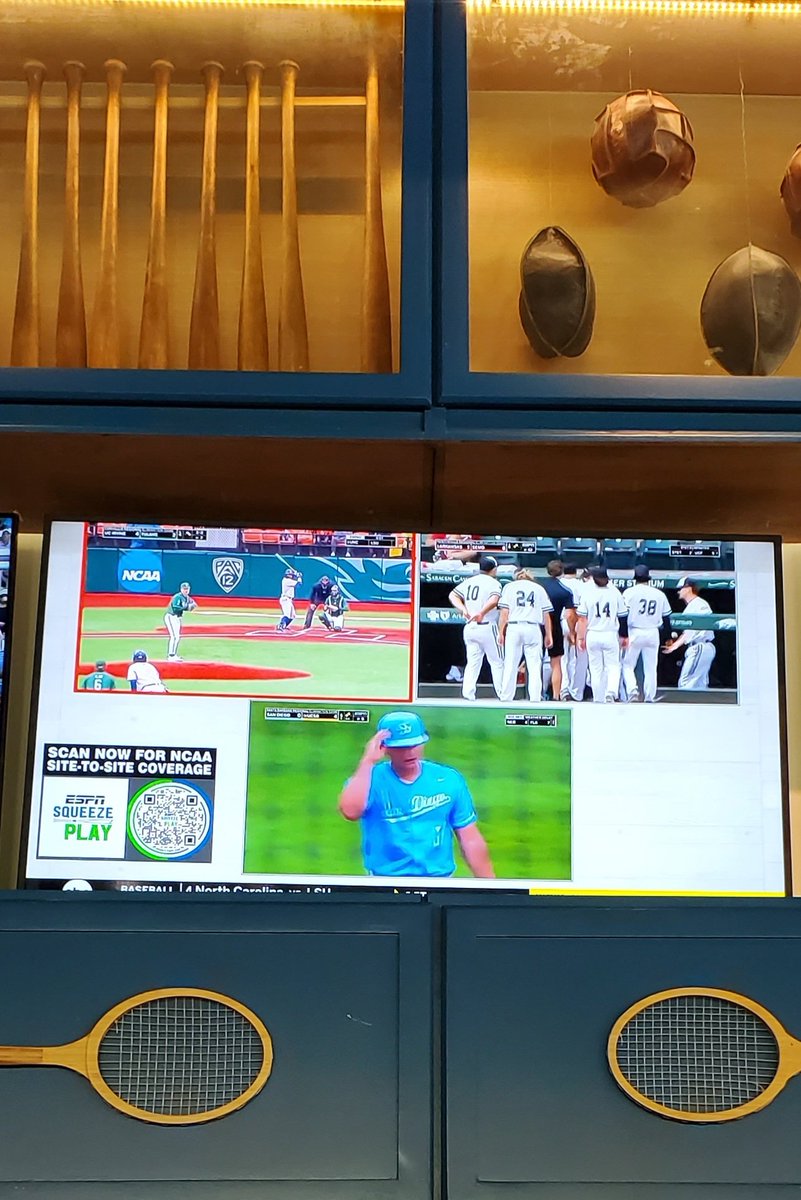 Anybody else watching #squeezeplay in a resort sports bar in Jamaica? 🤷🏾‍♂️ ⚾ 💙