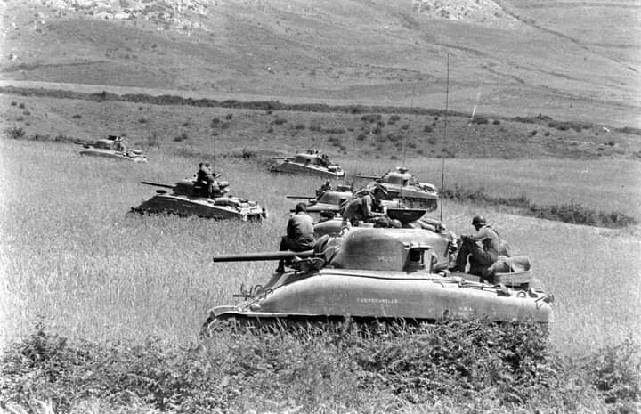 Sherman tankları İtalya'da, 1944 @SelimAtalay08 @NGtankterra @delamorena36 @decepticon46 @kemankes2121 @rmalpsoy @murat967 @MuratKayanda09 @KursadM63 @YkMrti @burakozcan3330
