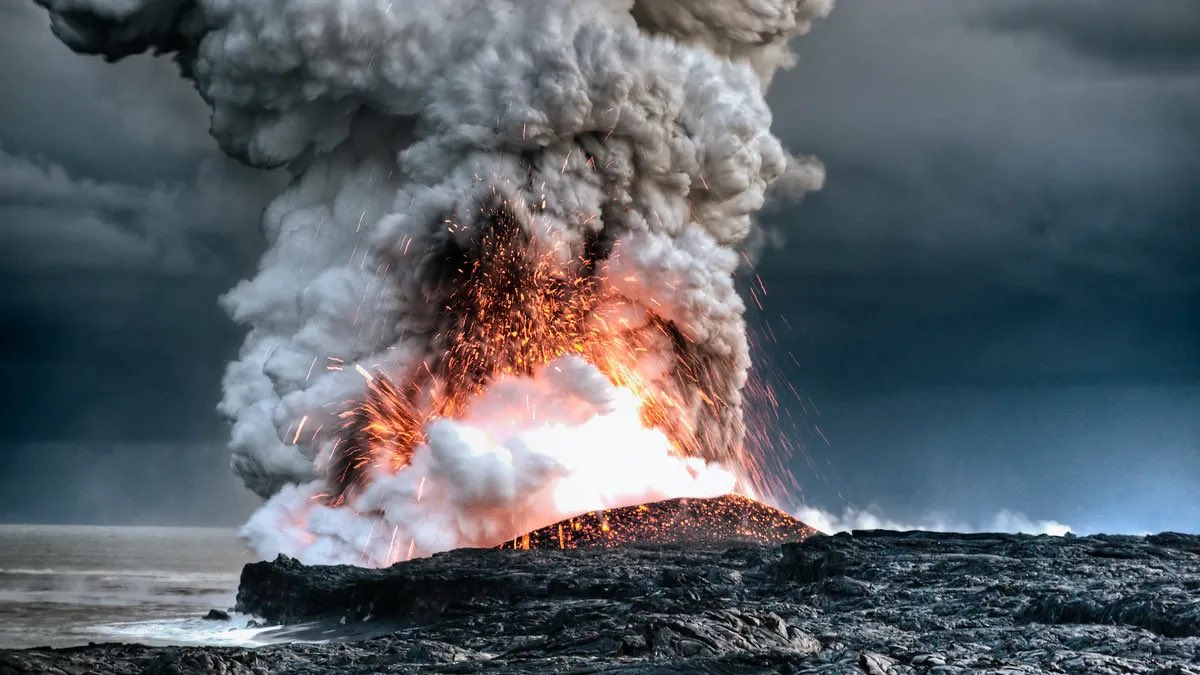 ClimateCnxn's tweet photo. Where are most of Earth's volcanoes?

"Most of the planet's #volcanoes are located underwater, along the 65,000-km-long [40,000 miles] mid-ocean ridge system,"….

https://t.co/FyuS0pAxIx https://t.co/MLblIl4dK3
