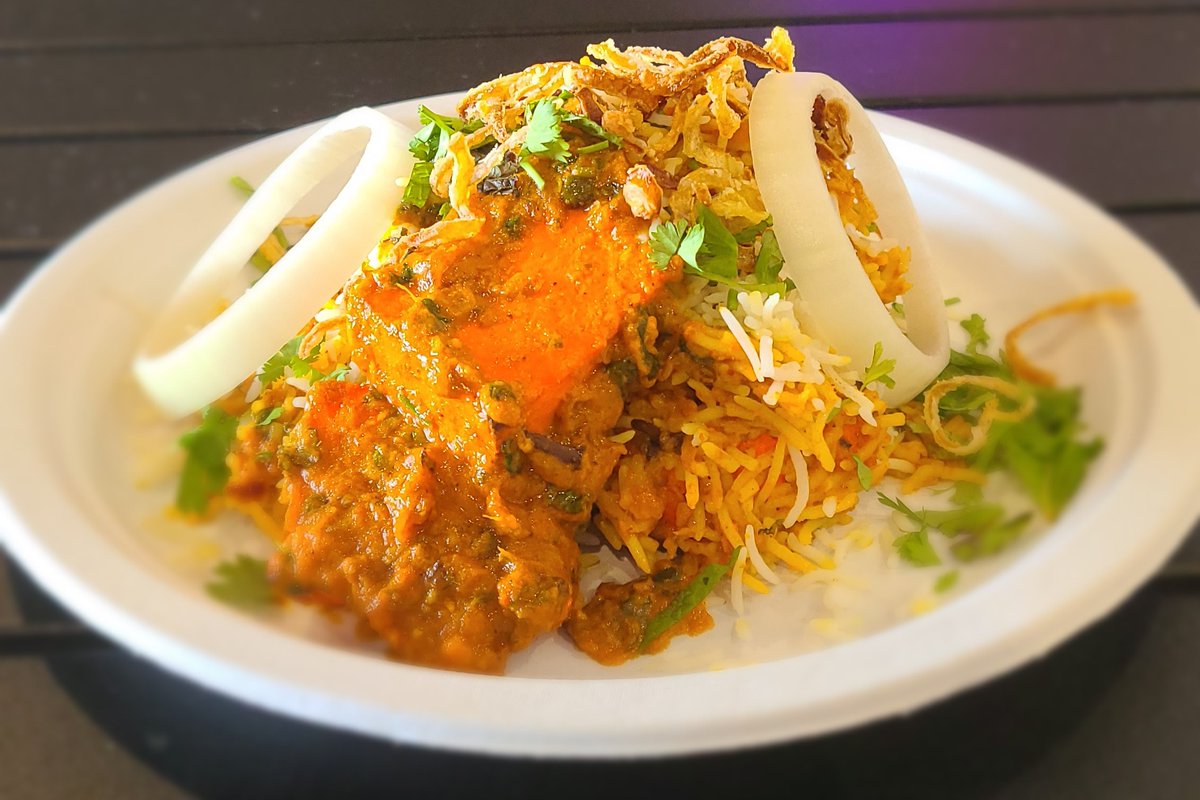 FlavoursIndiaUS's tweet image. Last day (June 2) for weekend chef specials!

Panner Biryani $14.99
Chicken Tikka Biryani $14.99
Tandoori Chicken Biryani $14.99
Motichur Laddu (2-piece) $3.99
Kacha Aam beverage $3.99
Virgin Mojito beverage $3.99

#GreshamOR #indianfood #paneerbiryani  #GotiSoda  #biryani