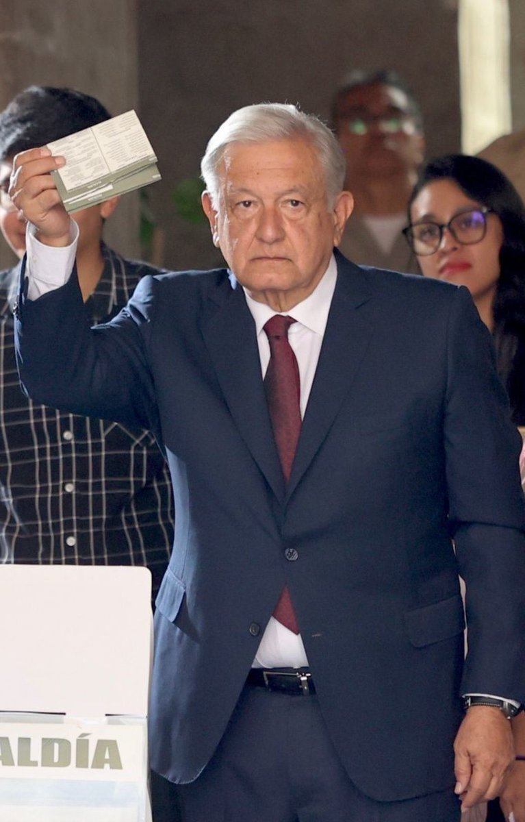 PorMiMexico71's tweet photo. Es es el resultado anticipado del PREP.

Una cara de derrota, dice más que un millón de votos.

MORENA a chingar a su madr3. https://t.co/9tm0ud3lXR