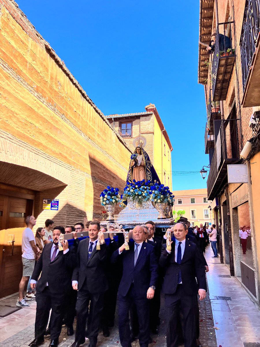 Procesión del Corpus Christi.

Hoy, 2 de junio, la Cofradía ha participado en los actos que el Obispado y Cabildo de León han organizado con motivo de la celebración del Corpus Christi. 

San Marcos 14, 12 - 16.

«Tomad, esto es mi cuerpo.»

Foto: Miriam Nakagama y Nico Ojeda