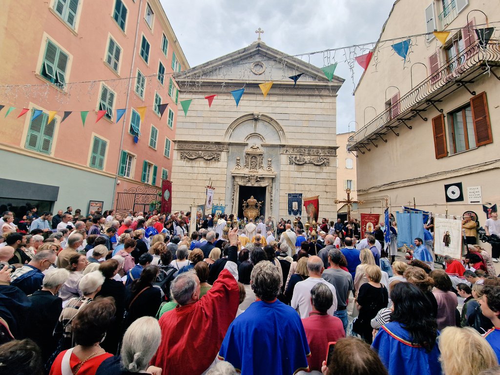 sylvia_flore's tweet photo. La Fête-Dieu de retour à Bastia après 70 ans https://t.co/wj1DPSMjgH
