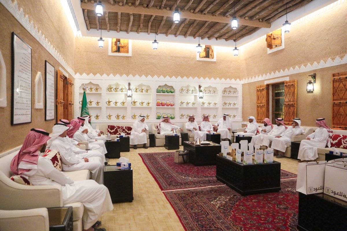 Media_buk's tweet photo. 📑| احتفت جمعية التنمية في #البكيرية برئيس وأعضاء جمعية #إعلام_البكيرية بعد النجاح الذي تحقق في إقامة #الملتقى_الثاني_للجمعيات_الإعلامية على مستوى المملكة في البكيرية•
وجاء الاحتفاء في #مقصورة_السويلم بحضور نائب رئيس لجنة الأهالي أ.عبدالرحمن الراجحي ورئيس الجمعية أ.حمود المطيري ورئيس جمعية التنمية أ.عمر الفريح وعدد من أعضاء لجنة الأهالي وأعضاء جمعية الإعلام وجمعية التنمية.
وأشاد الجميع بالجهود الإعلامية للجمعية ومشاركاتها المجتمعية الدائمة.

@BLTA336