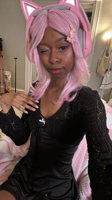 Streaming on Twitch! More cult of the lamb, come join my puppy cult :3c link below ? https://t.co/Vp