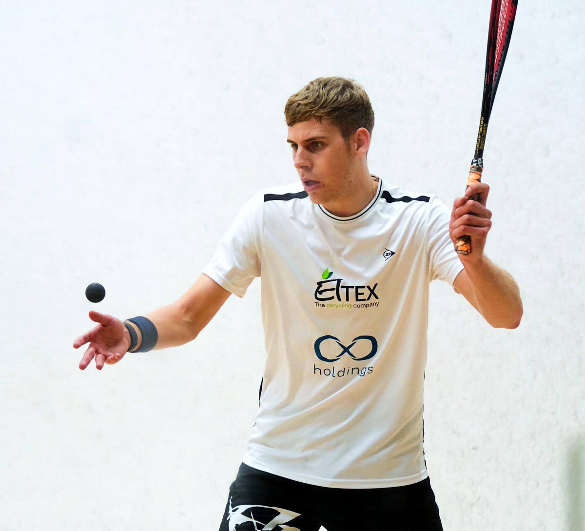 Wins for #TeamDunlop's <a href="/KatieMalliff123/">Katie Malliff</a>, Aifa Azman and Farkas Balazs on day one of the <a href="/BritOpenSquash/">British Open</a>  💪