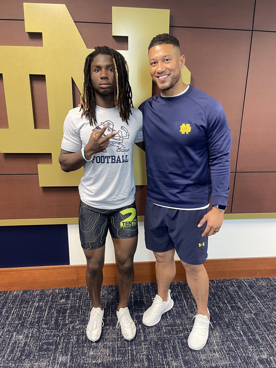 Larry Moon III tweet media