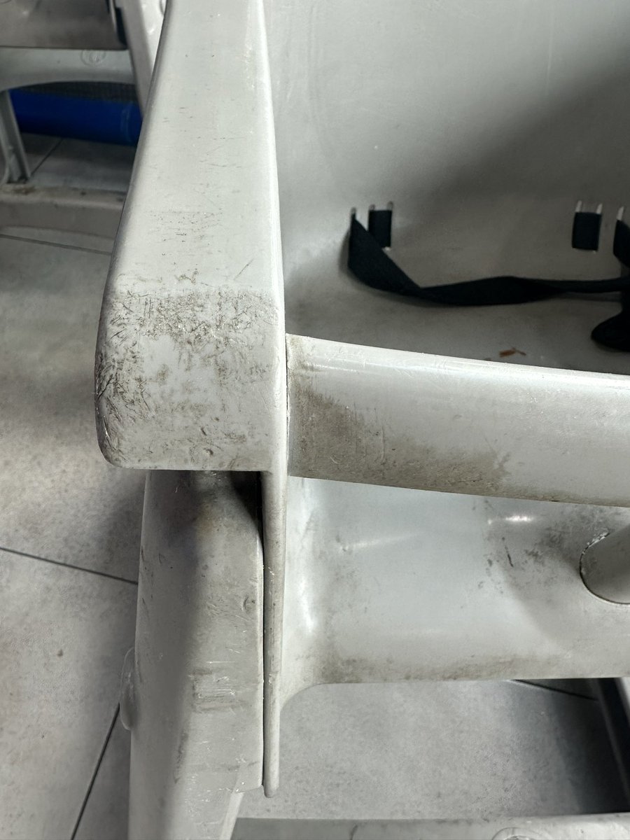 RomanBarragan's tweet photo. @BurgerKing el día de hoy acudimos a una de sus sucursales (Sucursal 15318) y es lamentable las condiciones de limpieza que tienen https://t.co/DGSDg2MNmo
