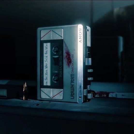 型違うけどメタルギアにテープ式のウォークマン出てたの思い出した