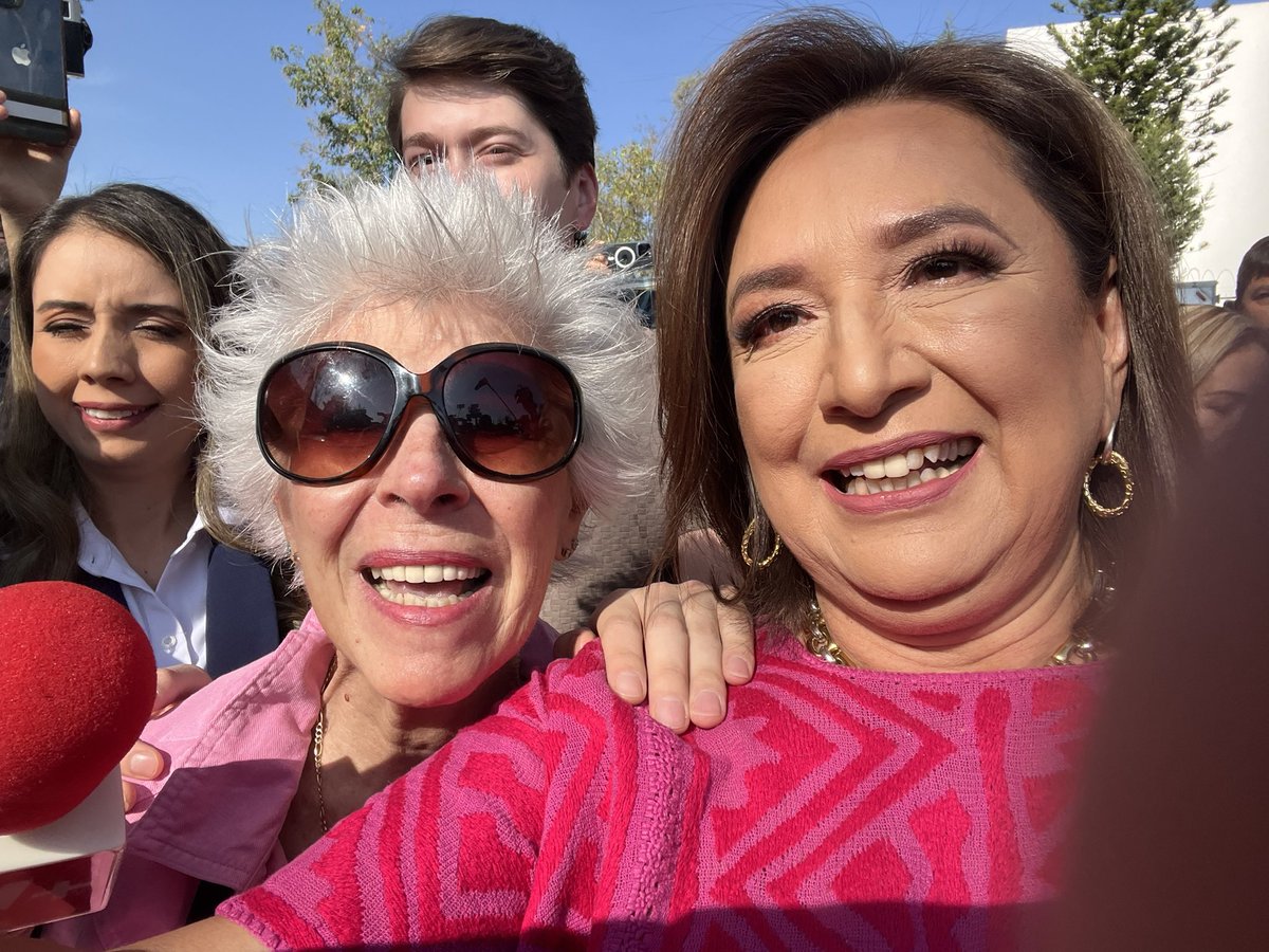 Regina G. (@regeenagee) on Twitter photo My mamá es la Mexicana más apasionada, leal, e involucrada; no se perdería esta elección sin estar es su país querido. El mejor ejemplo del valor de participar en la política de tu país y de luchar por lo que se quiere. Espero algún día tener la misma fe en México <a href="/XochitlGalvez/">Xóchitl Gálvez Ruiz</a> My mamá es la Mexicana más apasionada, leal, e involucrada; no se perdería esta elección sin estar es su país querido. El mejor ejemplo del valor de participar en la política de tu país y de luchar por lo que se quiere. Espero algún día tener la misma fe en México <a href="/XochitlGalvez/">Xóchitl Gálvez Ruiz</a>