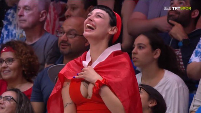 Taller__18's tweet photo. Abla sonunda açtı, rahatladı. 😄

#FileninSultanları https://t.co/aOiJbdMCd5