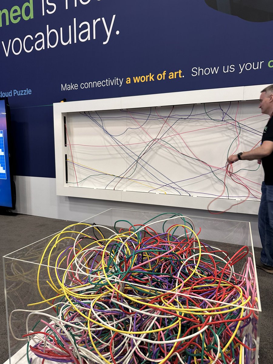 Organic Spanning-Tree roots in the making at the <a href="/CiscoNetworking/">Cisco Enterprise Networking</a> booth in WoS at #ciscolive
#ciscochampion