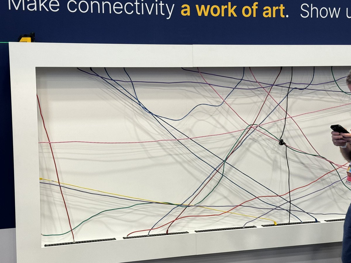 sleuser's tweet image. When amazing people work together amazing art can happen.
#CiscoLive @CiscoNetworking  #CiscoChampion