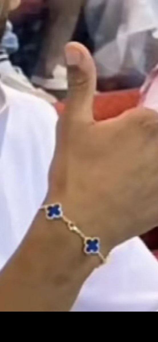 اليوم "فان كليف"..

باجر "فيكتوريا سيكريت".. 🚶🏻