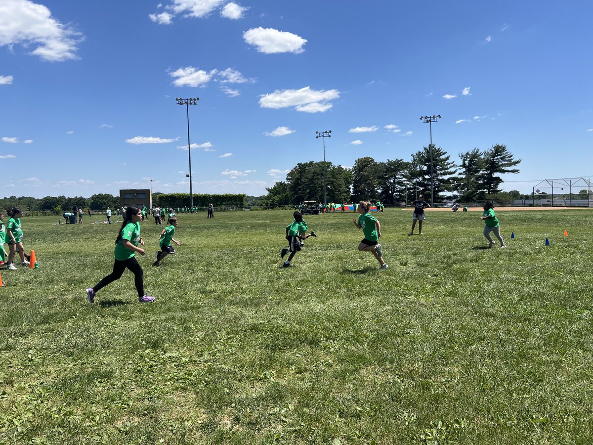 Field day wants perfect!  Great weather and lots of smiles!  Thank you PTA parents for getting the shirts! ⁦<a href="/roneshamt/">@RoneshaT</a>⁩ ⁦<a href="/Whitney_BCPS/">Whitney Elliott</a>⁩
