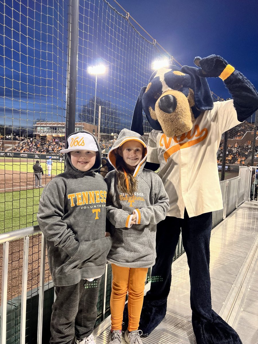 betharooni's tweet photo. @Vol_Sports @UTSmokey_00 @Vol_Baseball 🍊🧡🍊🧡 https://t.co/9JfayEmfBx