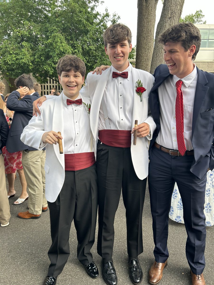 H_Francesa's tweet photo. I finally graduated high school. https://t.co/tyYCSkfHtR