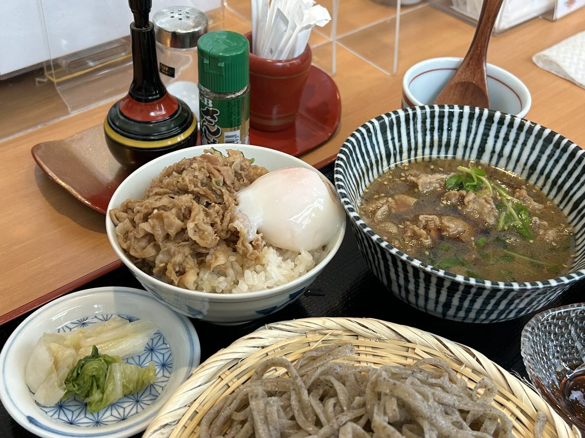 soba_fukuda's tweet photo. 蕎麦モーニング営業中❣️平日あさ7時〜9時
写メは肉汁せいろのセット。
※お肉を半分ご飯に！肉丼にアレンジ！粗挽き1,000

#蕎麦モーニング
#モーニング蕎麦
#モーニング
#人形町モーニング
#日本橋モーニング
#朝そば
#朝そば倶楽部
#人形町そば
#日本橋そば
#日本橋福田雅之
#人形町福田雅之 https://t.co/QWNIGrPtpk