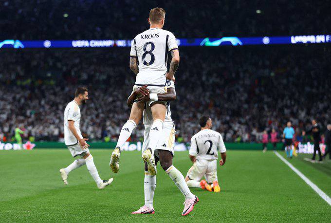 Manu_isaac12's tweet photo. OK recupere la cuenta, ahora si llegando tarde.

El Real Madrid es el nuevo campeón de champions, por vez número 15 el rey de Europa logra quedarse con la orejona.

El equipo merengue solo ha perdido 3 finales de champions en su historia, ILEGAL. https://t.co/MUhsr4UVGu
