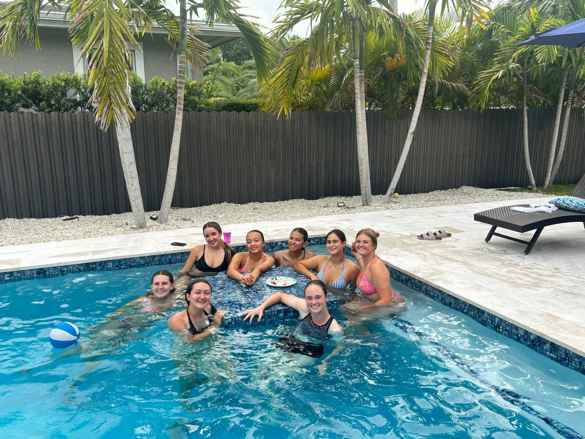 FL_Gold_Torres's tweet photo. Some pre-season pool fun! 🧡🖤#friendsthatarefamily #teambonding #missingafew #floridagoldtorres18U #goldallday #lookingfowardtothesummer @SoFlaFastpitch @MIASoftball305 https://t.co/YECI0MHCD6