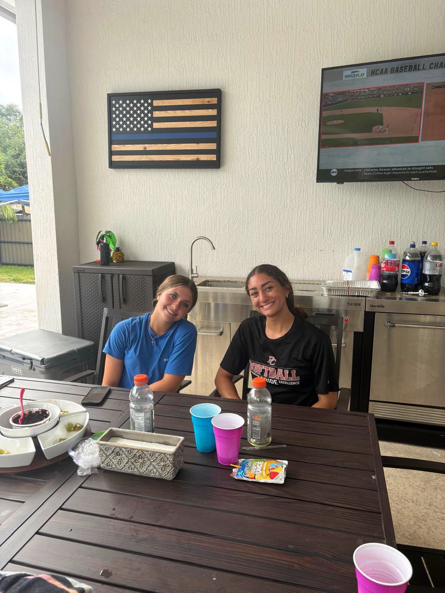 FL_Gold_Torres's tweet photo. Some pre-season pool fun! 🧡🖤#friendsthatarefamily #teambonding #missingafew #floridagoldtorres18U #goldallday #lookingfowardtothesummer @SoFlaFastpitch @MIASoftball305 https://t.co/YECI0MHCD6