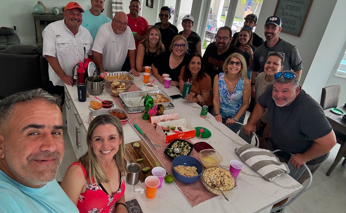 FL_Gold_Torres's tweet photo. Some pre-season pool fun! 🧡🖤#friendsthatarefamily #teambonding #missingafew #floridagoldtorres18U #goldallday #lookingfowardtothesummer @SoFlaFastpitch @MIASoftball305 https://t.co/YECI0MHCD6