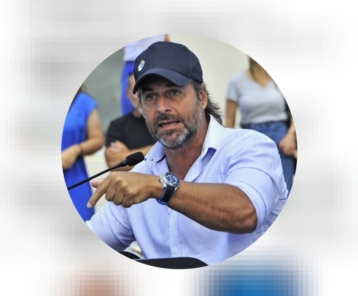 Nuestro Presidente. 
El de la República Oriental del Uruguay.
Tiene nuestro  apoyo. 
Si estás de acuerdo, compartí. 
Así se enteran de que somos más de lo que imaginan. ❤️❤️