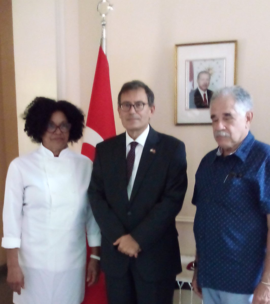 TC_HavanaBE's tweet photo. ¡Feliz Día Mundial del Desayuno! Sostuvimos un intercambio fraternal con Pres. de la Federación Culinaria de 🇨🇺,eminentes miembros de la prensa y productores del popular programa "Entre Recetas".
No hay nada como una charla cordial con nuestros amigos cubanos.
#DünyaKahvaltıGünü https://t.co/qiWRlgRi66