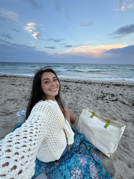 touching sand tonight gnichi https://t.co/78TlfM2xi6