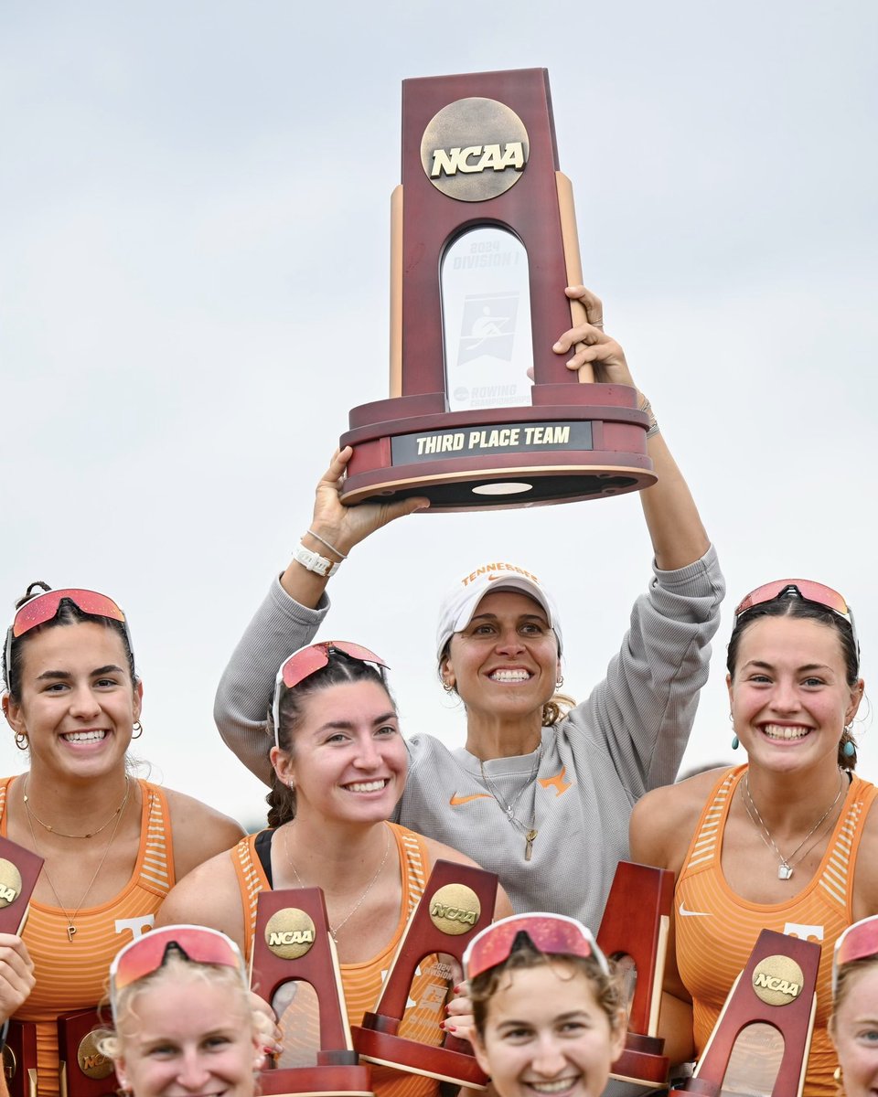 𝙒𝙀𝙇𝘾𝙊𝙈𝙀 𝙏𝙊 𝙏𝙃𝙀 𝙎𝙃𝙊𝙒

year one under Kim Cupini in the books with a third-place national finish ✅