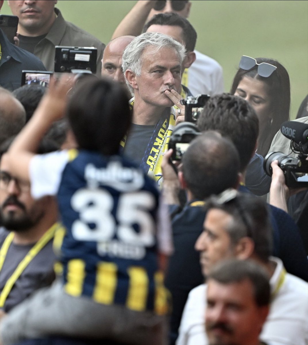 1907_kanarya_fb's tweet photo. I’m  #JoséMourinho 
🤩🤩🤩🤩🤩🤩💛💙 https://t.co/r7uGcrdxyy