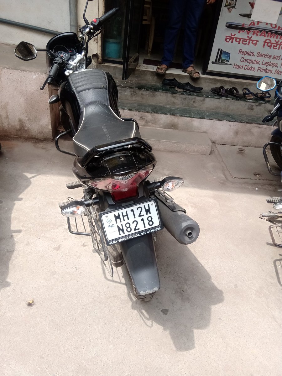 pmchutke's tweet photo. This vehicle is parked from 3 days in NO PARKING area near Navle Hospital Narhe Pune. Vehicle no MH 12 WN 8218. Date 3 june time 10 : 00 am. Please i am requesting for some action on this vehicle Thankyou @PuneCityTraffic @PuneCityPolice https://t.co/uGZDLf08CO