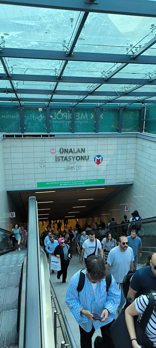 emrebulutt's tweet photo. @ekrem_imamoglu @istanbulbld her sabah bu zulmü çekmek zorunda mıyız!?! https://t.co/BR0ClrS8IF