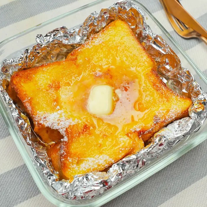 TastyJapan's tweet photo. 【食パン一斤が秒で消える🍞】家族がぶっ飛ぶトースト❤️

絶対役立つ！簡単レシピはこちら😋🔻
https://t.co/dLj7Ebjsoh https://t.co/HKkp73Gui1