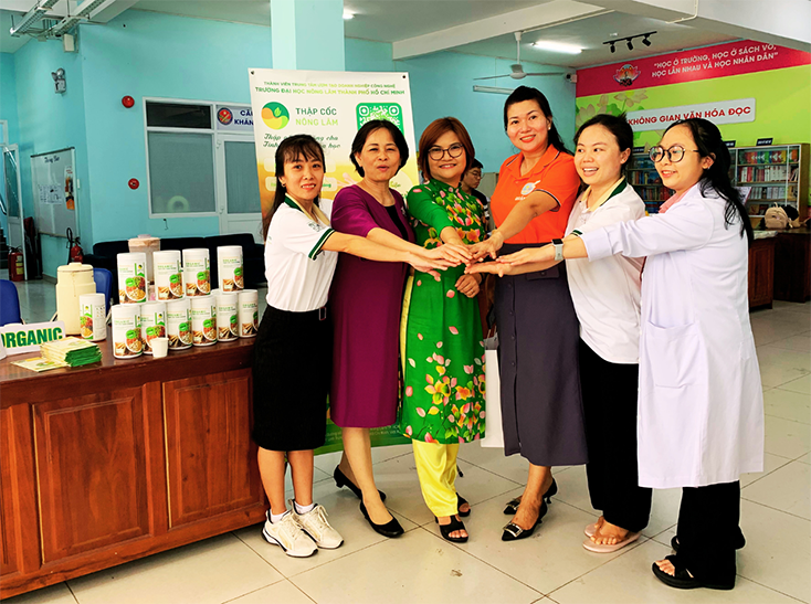 adcrewvn's tweet photo. Với những nỗ lực của mình, Thập Cốc Nông Lâm đã góp phần xây dựng một môi trường sống xanh, an toàn cho cộng đồng.

#SVCare #HạnChếHóaChất #SứcKhỏeCộngĐồng #ThậpCốcNôngLâm #NôngNghiệpHữuCơ #SảnPhẩmAnToàn https://t.co/lGsu4TDvtA