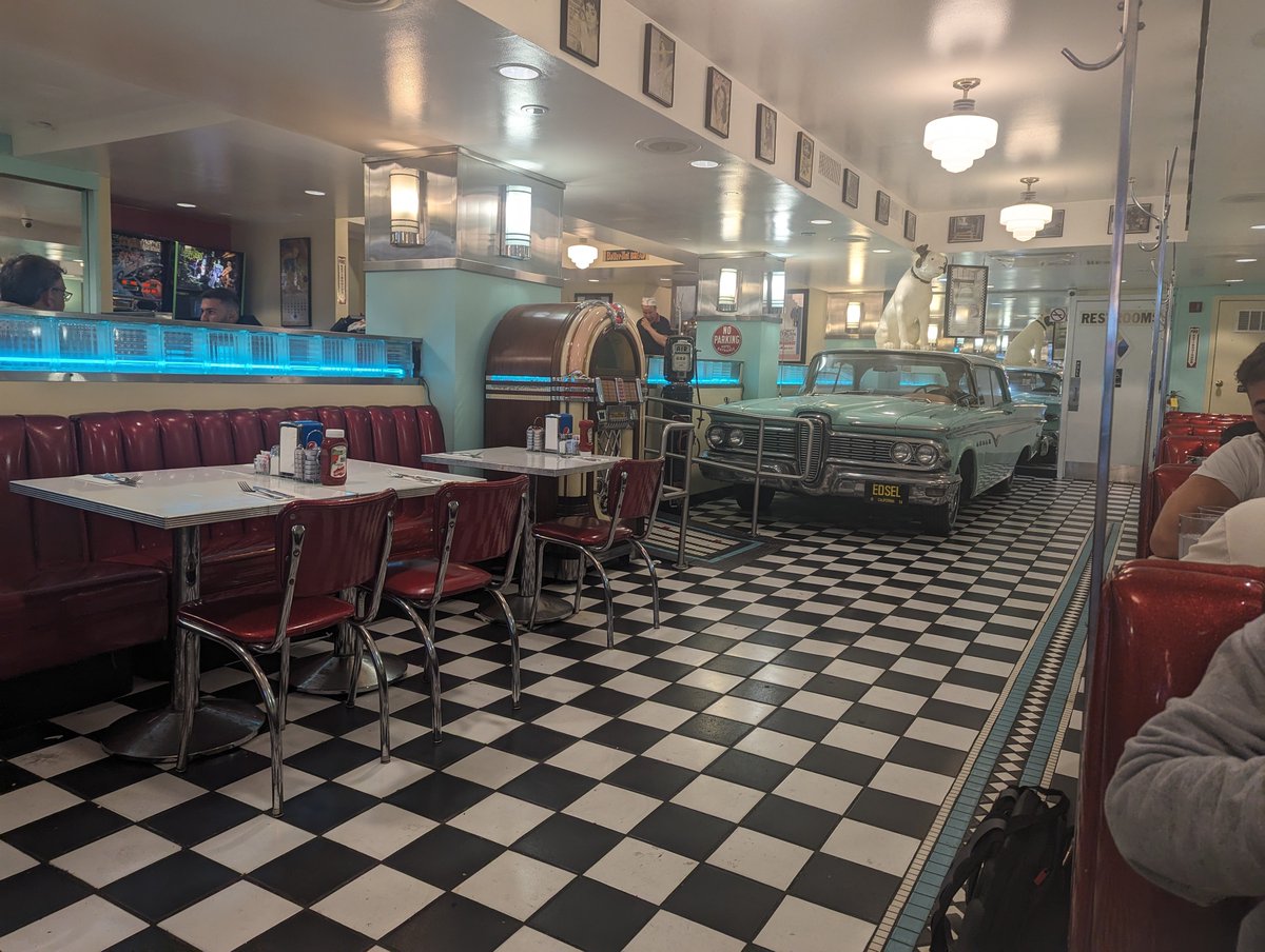 foursue's tweet image. アメリカにつきました
#DataCloudSummit