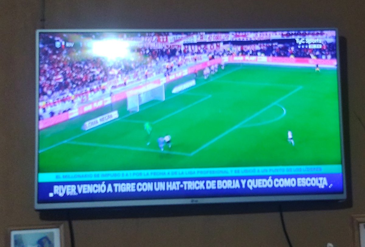 ZDanycrack10's tweet photo. Viendo el resumen @TyCSports hay roja a Fonseca en el primer tiempo .! 0 a 0 ,.! Hasta que llegaron los regalos para el club descendido..! 3 de Borja 2 de Penal.! Mamitaaaaa https://t.co/MjIVHfQQYf