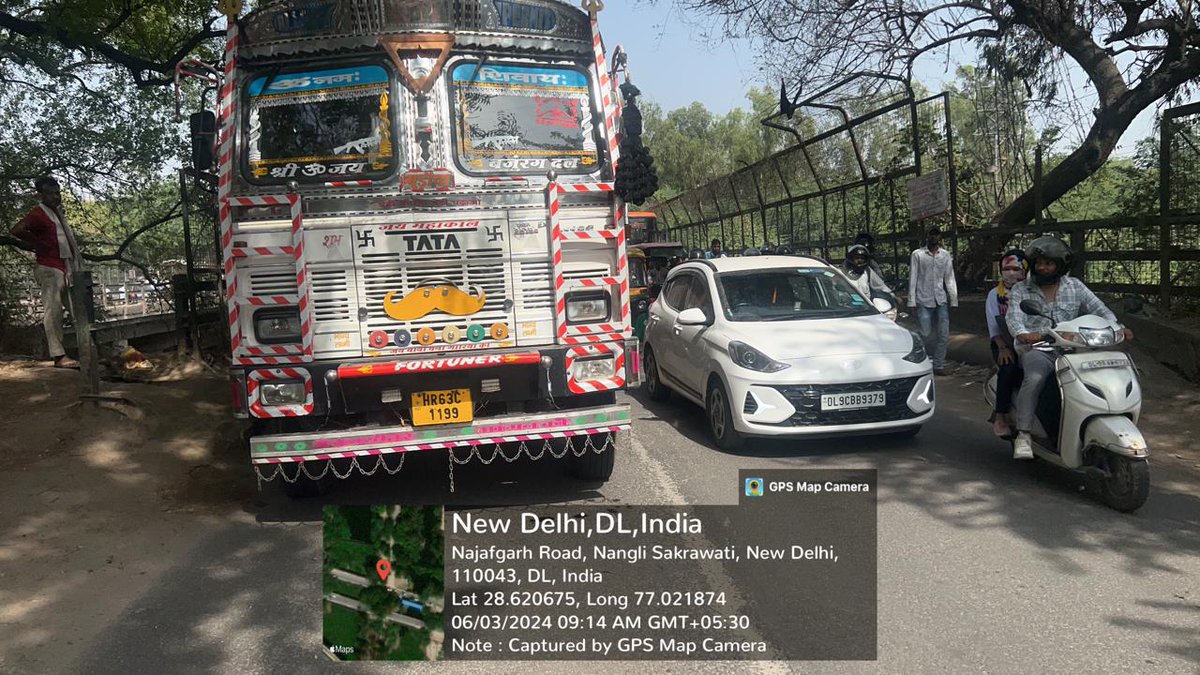 Traffic Alert Traffic is affected on Najafgarh Uttam Nagar Road in the carriageway from Nangli towards Dwarka (Near Police Picket- Nangli Drain) due to breakdown of a Truck. Kindly plan your journey accordingly.