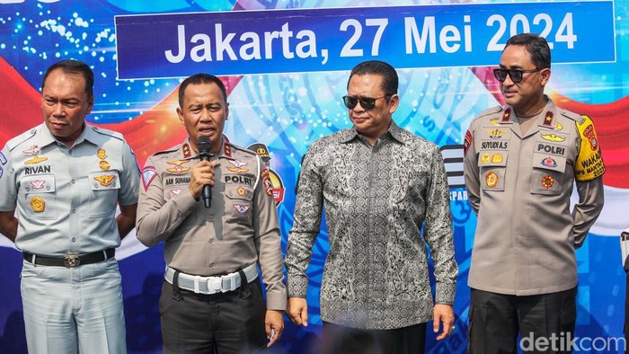 detikoto's tweet image. #Foto Korlantas Polri resmi menerbitkan Surat Izin Mengemudi (SIM) golongan C1 di seluruh Indonesia mulai hari ini. SIM C1 berlaku untuk motor 250-500 cc. Begini penampakannya!

&amp;gt;&amp;gt; dtk.id/NTYB8N

Foto: Rifkianto Nugroho/detikOto

#detikoto #SIMCI #SIM #Korlantas