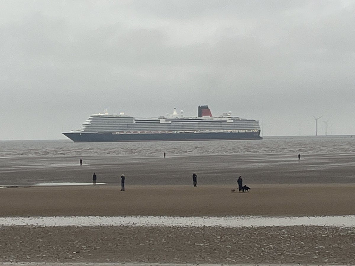 Halliwellness's tweet photo. The big ship sails through the …#queenanne #liverpool https://t.co/VOKtJMKFxw