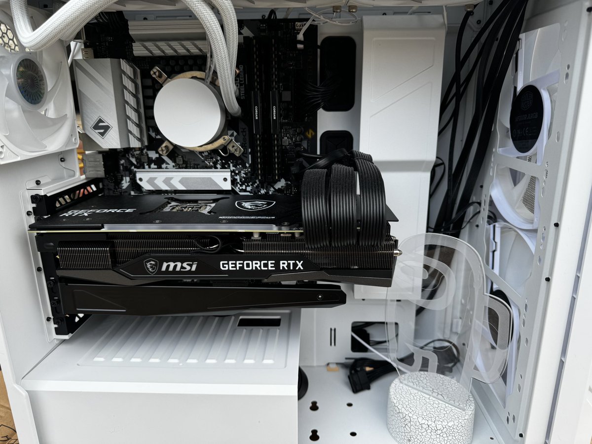 madamsonorite's tweet photo. …
クーラーマスターの
HAF500 2年使用
導入後初掃除🧹🧹🧹
フロントFANのみのインテーク
(電源部はしらんw)
内部VGA FANとっぱらい仕様で
ほぼ内部に埃なし
埃だまなんて全く無し
軽くブロアーで内部清掃
2分で終わったw
すっごい‼️
#自作PC #PCケース #CoolerMaster https://t.co/gZ95sviu0D