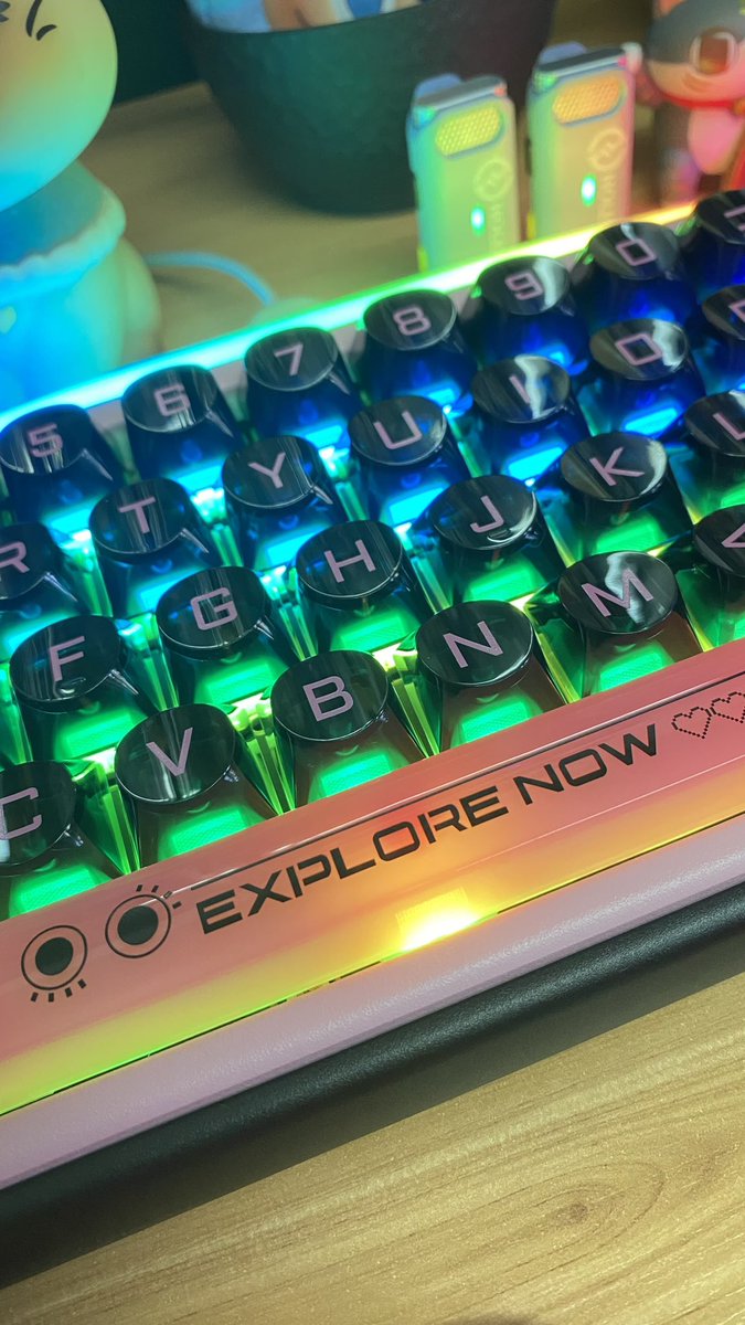 sweetrifle23's tweet image. ฉันได้อะไรมาอีก ใซ่ค่ะถอยคีย์บอร์ดมาอีกแน้ว 🫠💕 น้องคือ Chilkey paw65 ของมาเมื่อวานนี้เองจ้า เป็นอลูฯ น้องหนักค่ะ🫠 แต่น่ารักมากนะ ตามชื่อเลย paw ความทาสแมวควรตำ มีหูแมวให้ด้วย แต่ต้องขันน้อตใส่อีกที เดี๋ยวทำคลิปมา ยังไม่ได้ตัด 🥲

#chilkey #chilketpaw65 #รีวิวคีย์บอร์ด 

⤵️